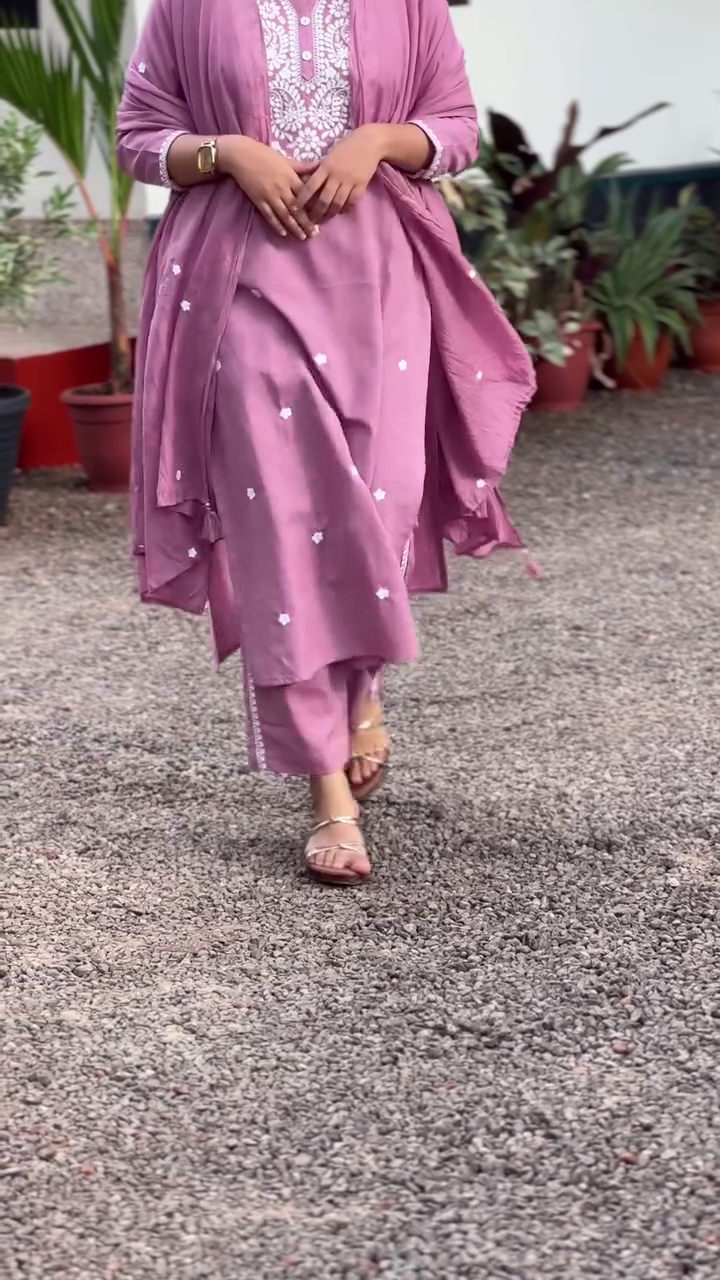 Floral Embroidered Thread Work Pure Cotton Kurta With Trousers & Dupatta - Image 3